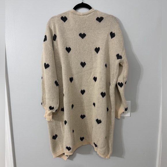 Chic Heart Patterned Cardigan - Picture 4 of 4